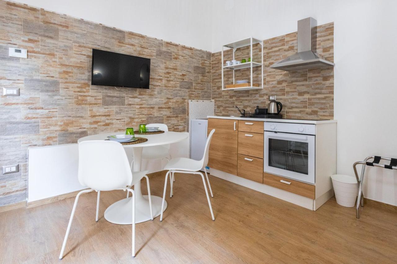 Lovely Rooms - Guest House Suites Triggiano Buitenkant foto