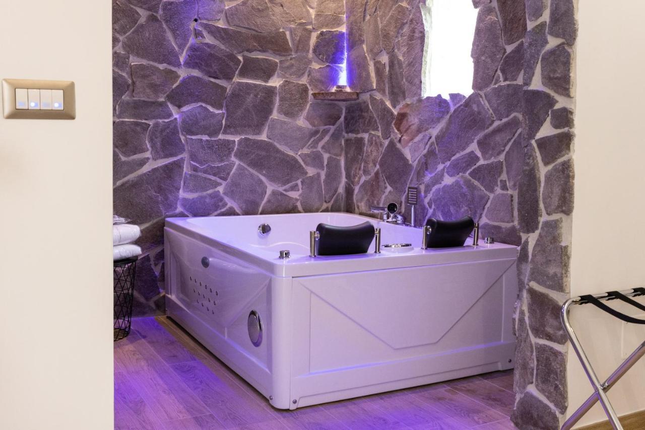Lovely Rooms - Guest House Suites Triggiano Buitenkant foto