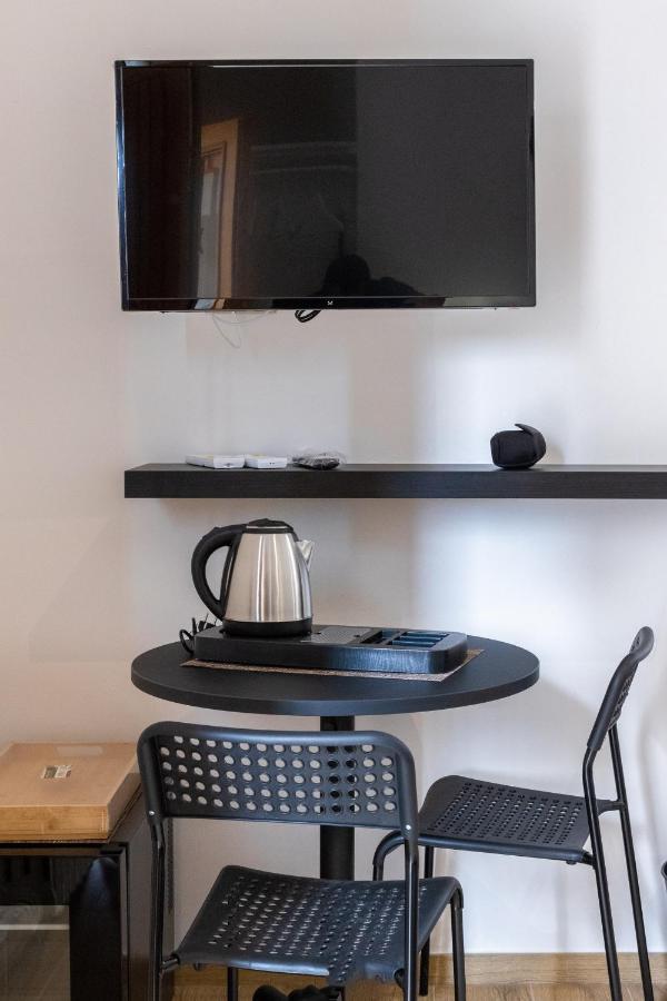 Lovely Rooms - Guest House Suites Triggiano Buitenkant foto