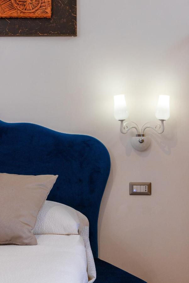 Lovely Rooms - Guest House Suites Triggiano Buitenkant foto