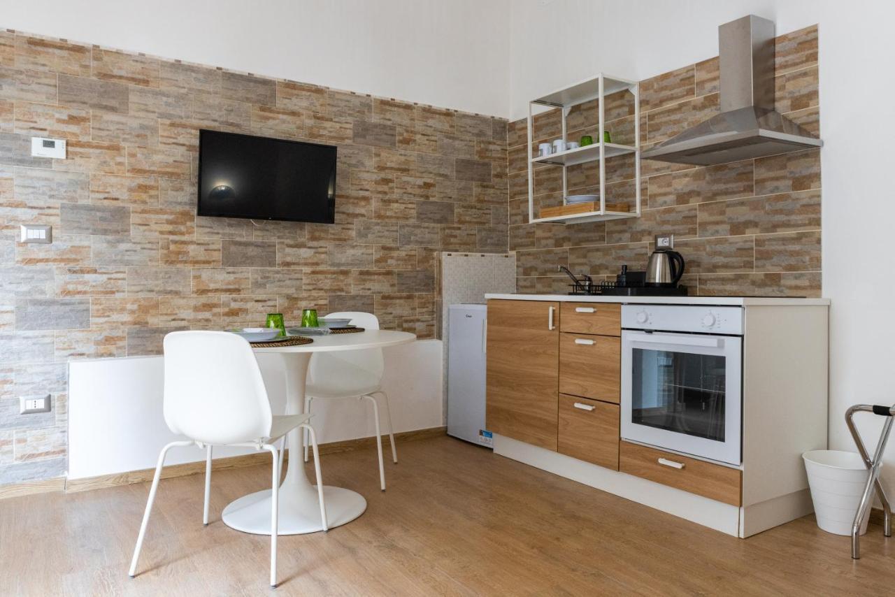 Lovely Rooms - Guest House Suites Triggiano Buitenkant foto