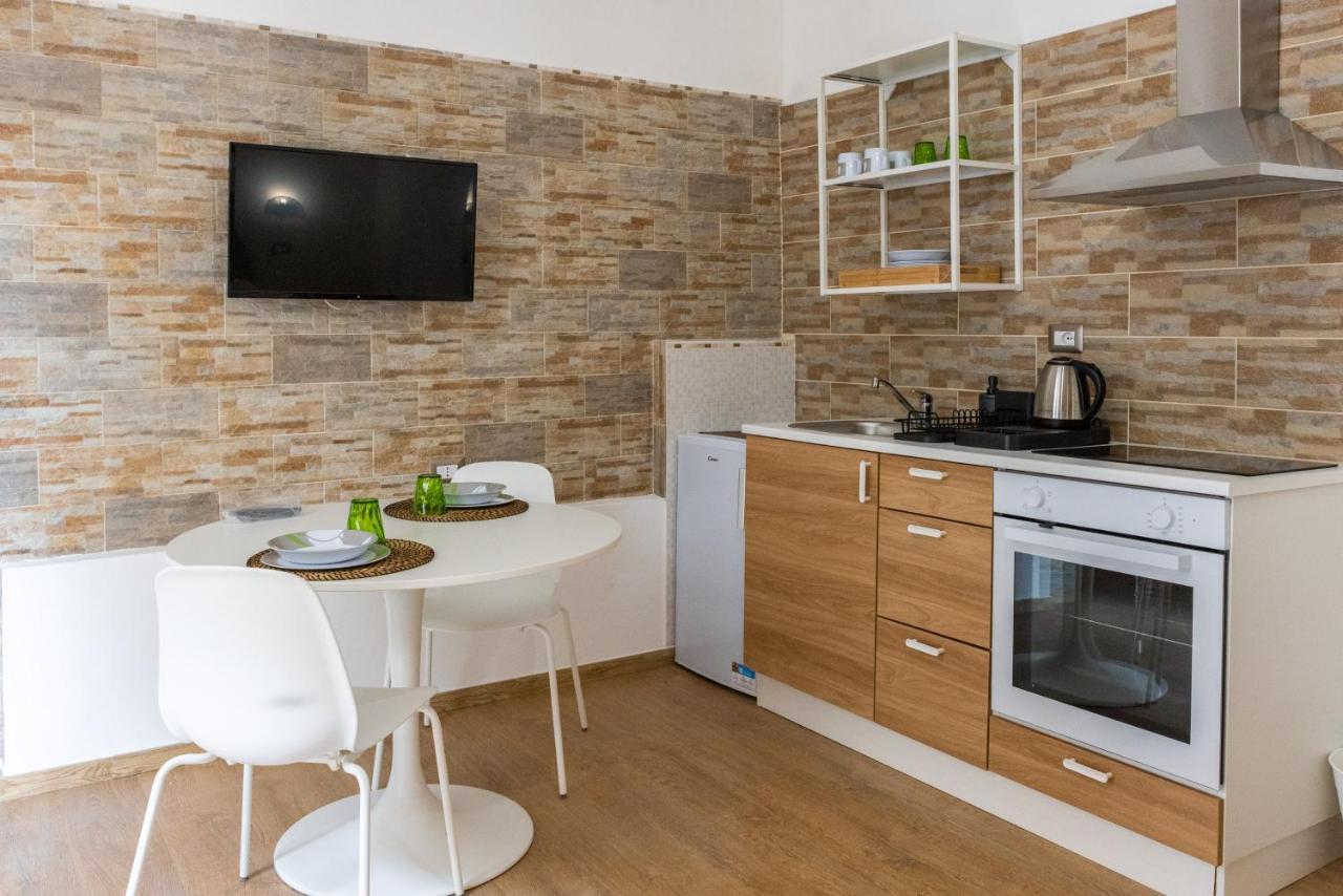 Lovely Rooms - Guest House Suites Triggiano Buitenkant foto
